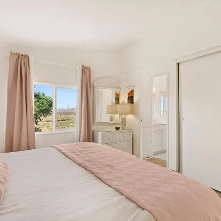 Joshua Tree Sunrises And Sunsets, Hot Tub, Star Gazing, Pet Friendly Villa Yucca Valley Exterior photo