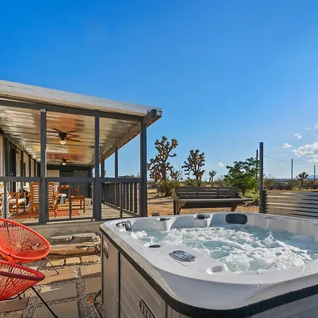 Joshua Tree Sunrises And Sunsets, Hot Tub, Star Gazing, Pet Friendly Villa Yucca Valley Exterior photo