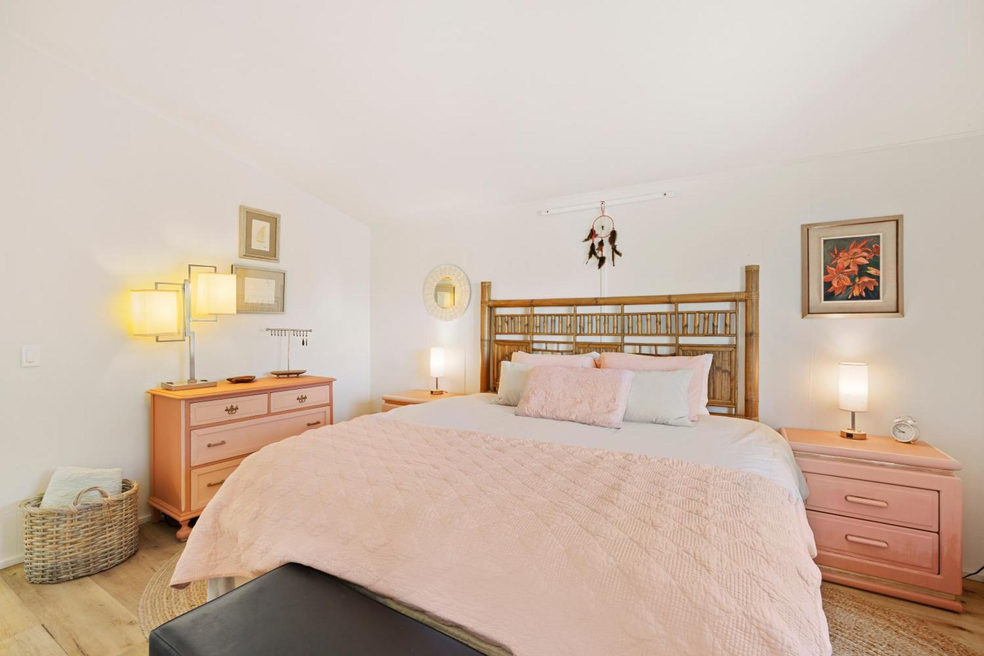 Joshua Tree Sunrises And Sunsets, Hot Tub, Star Gazing, Pet Friendly Holiday home