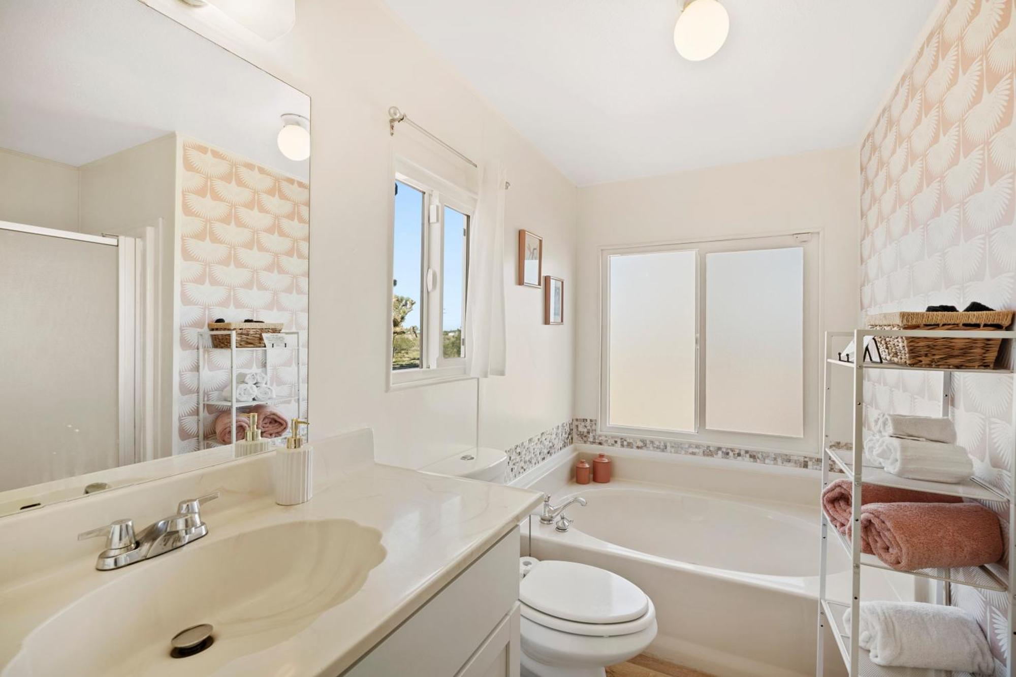 Holiday home Joshua Tree Sunrises And Sunsets, Hot Tub, Star Gazing, Pet Friendly *