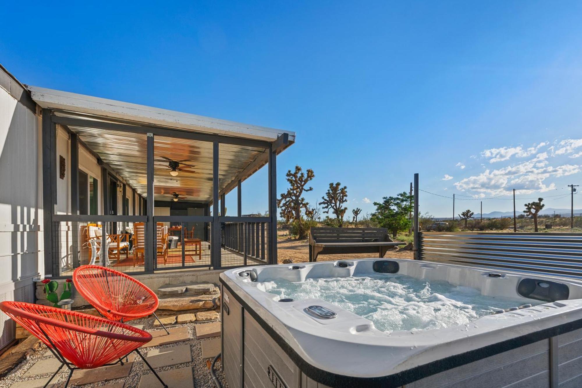 Holiday home Joshua Tree Sunrises And Sunsets, Hot Tub, Star Gazing, Pet Friendly Yucca Valley