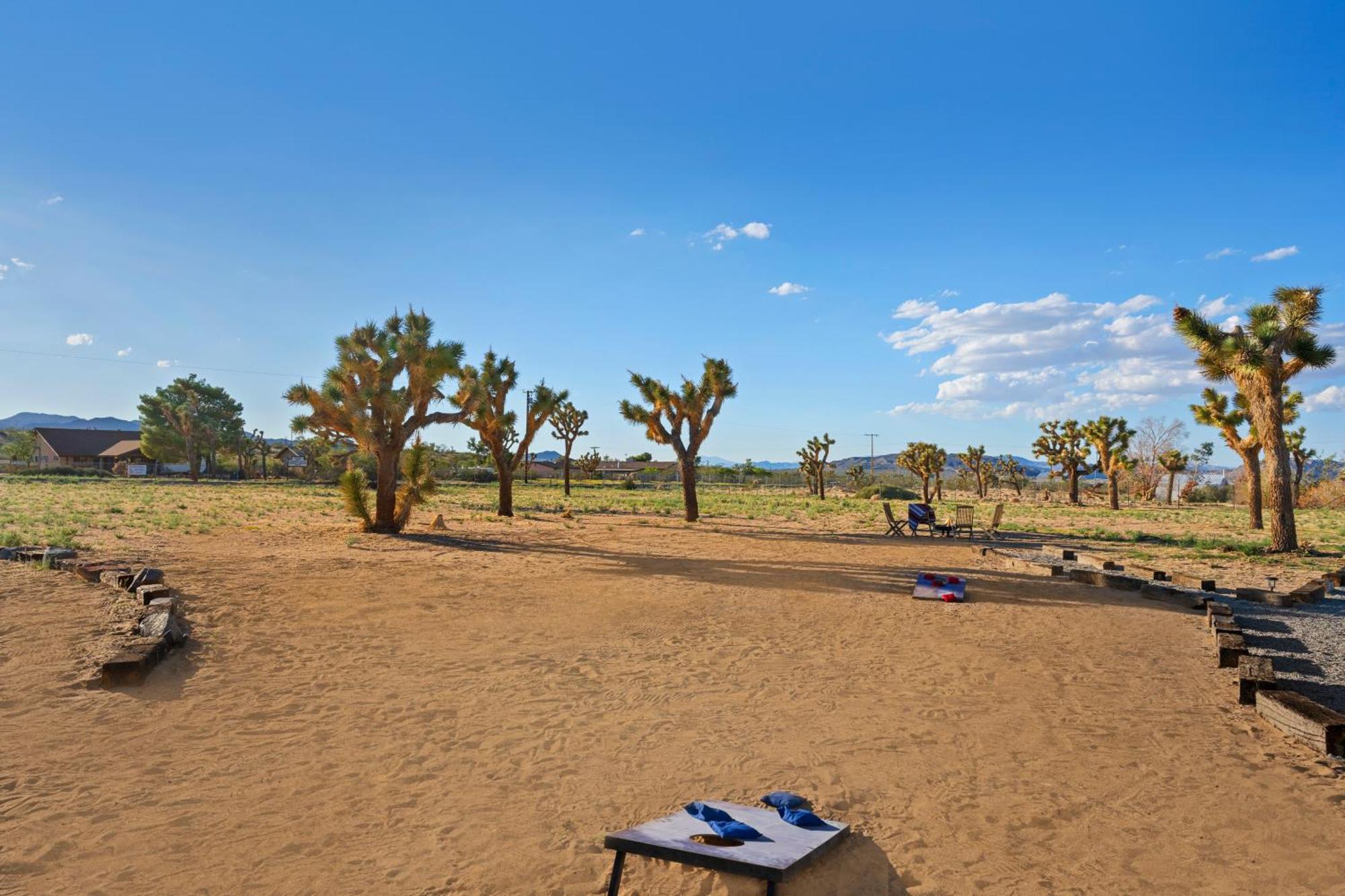 Joshua Tree Sunrises And Sunsets, Hot Tub, Star Gazing, Pet Friendly Yucca Valley