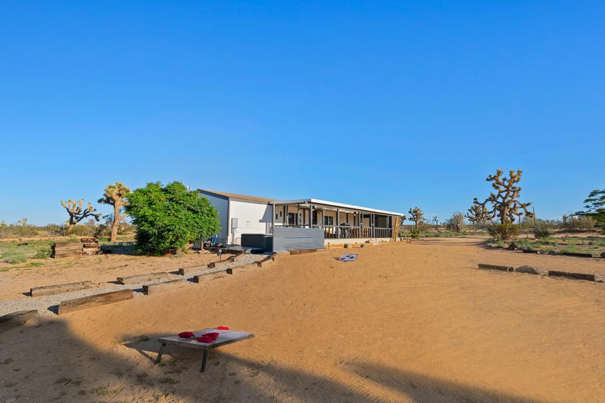 Joshua Tree Sunrises And Sunsets, Hot Tub, Star Gazing, Pet Friendly *