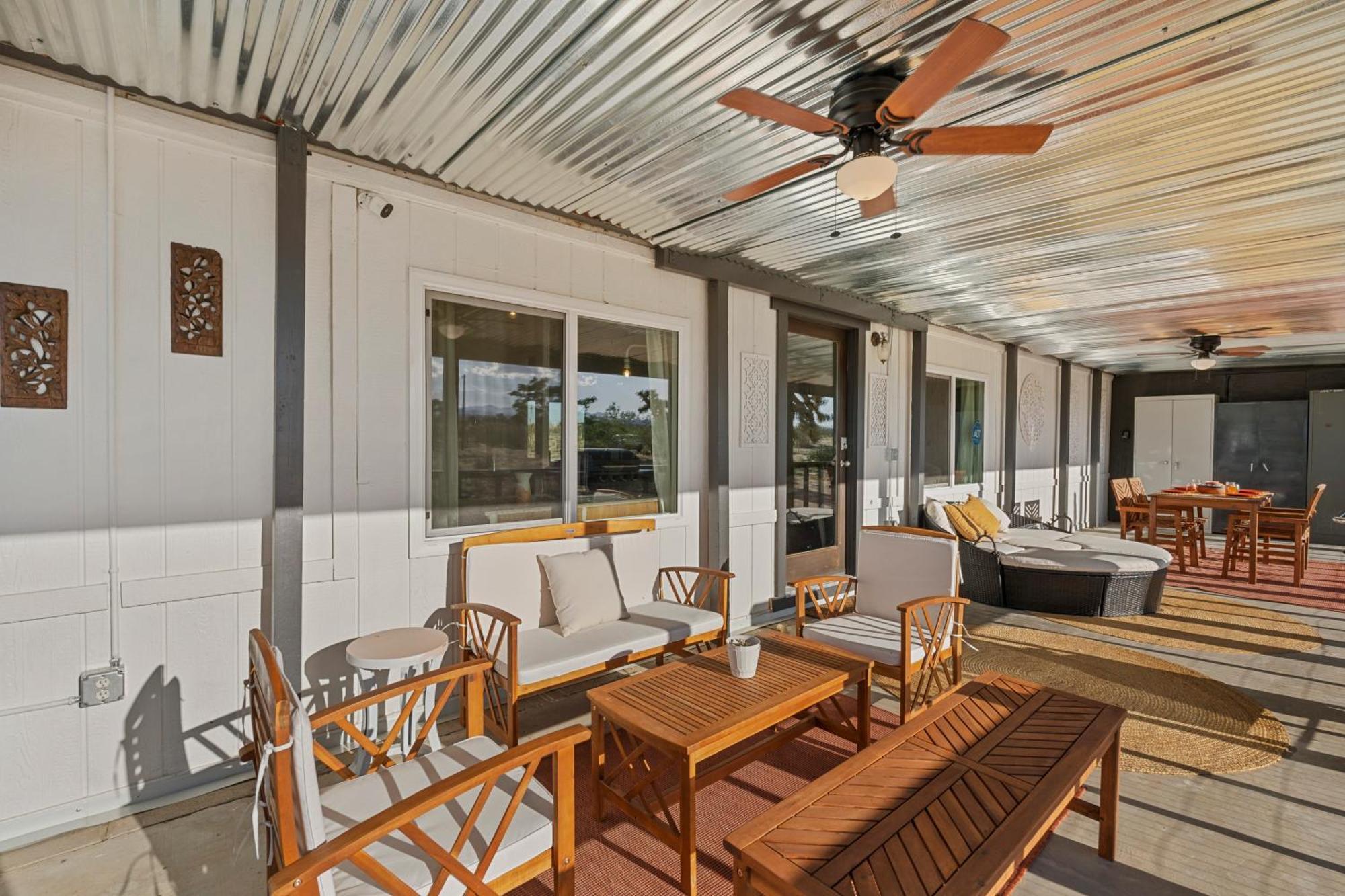 Joshua Tree Sunrises And Sunsets, Hot Tub, Star Gazing, Pet Friendly Yucca Valley