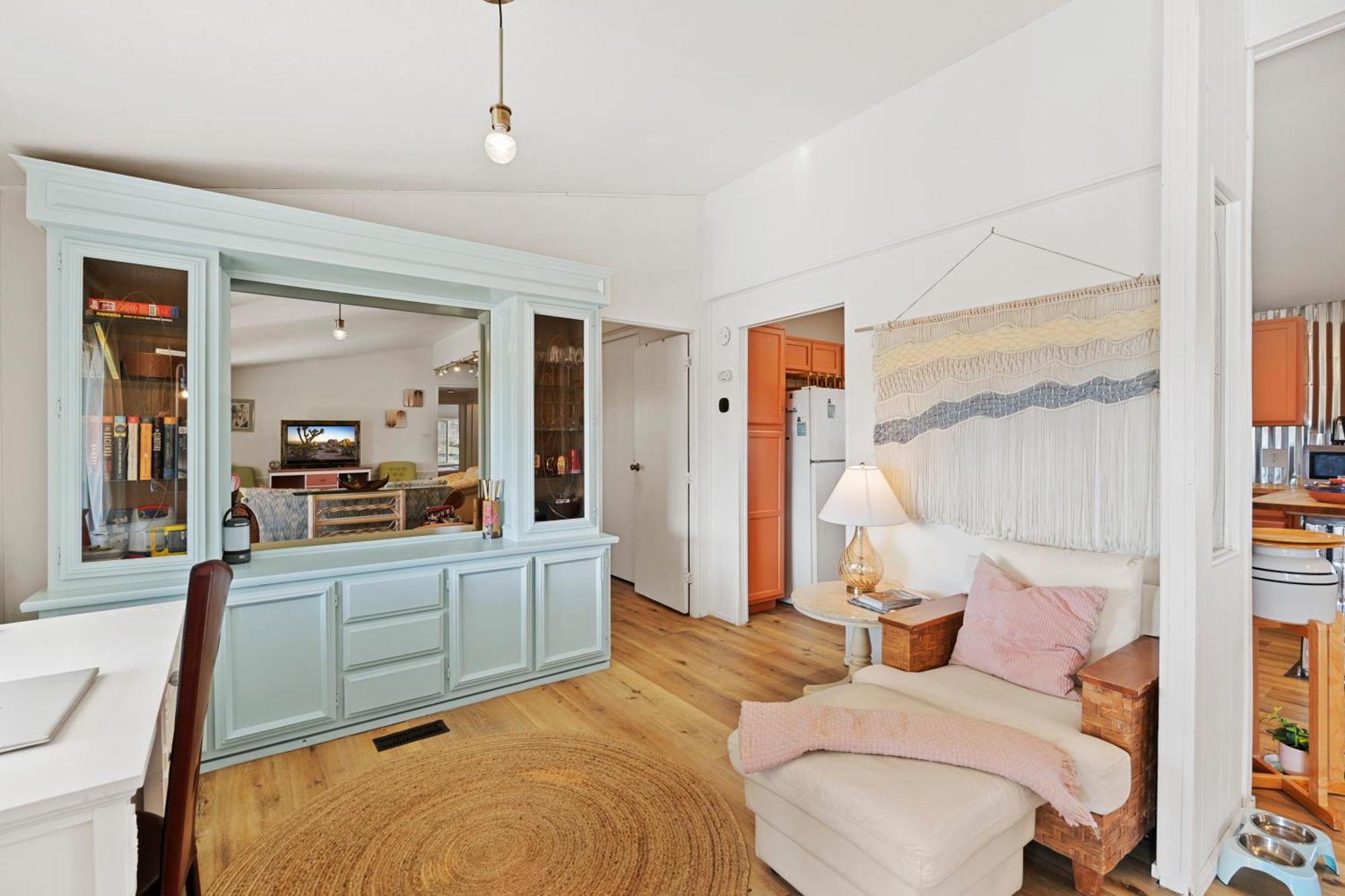 Joshua Tree Sunrises And Sunsets, Hot Tub, Star Gazing, Pet Friendly Holiday home Yucca Valley