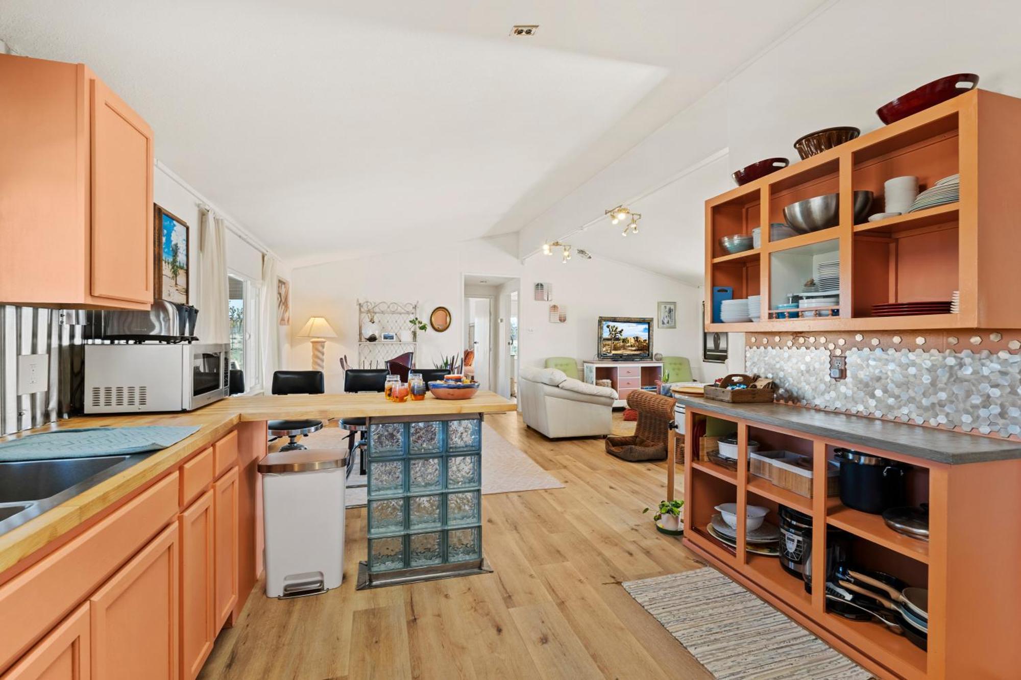Joshua Tree Sunrises And Sunsets, Hot Tub, Star Gazing, Pet Friendly *