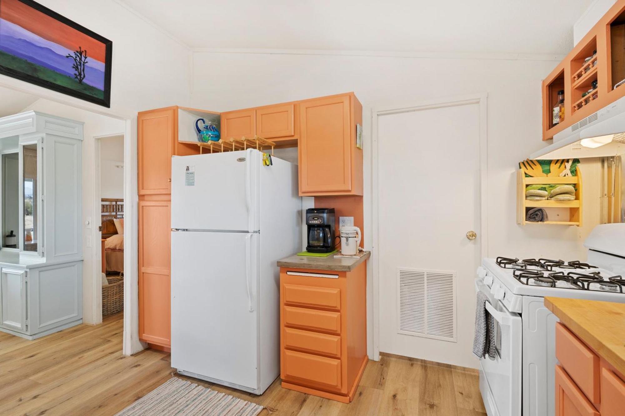 Joshua Tree Sunrises And Sunsets, Hot Tub, Star Gazing, Pet Friendly
