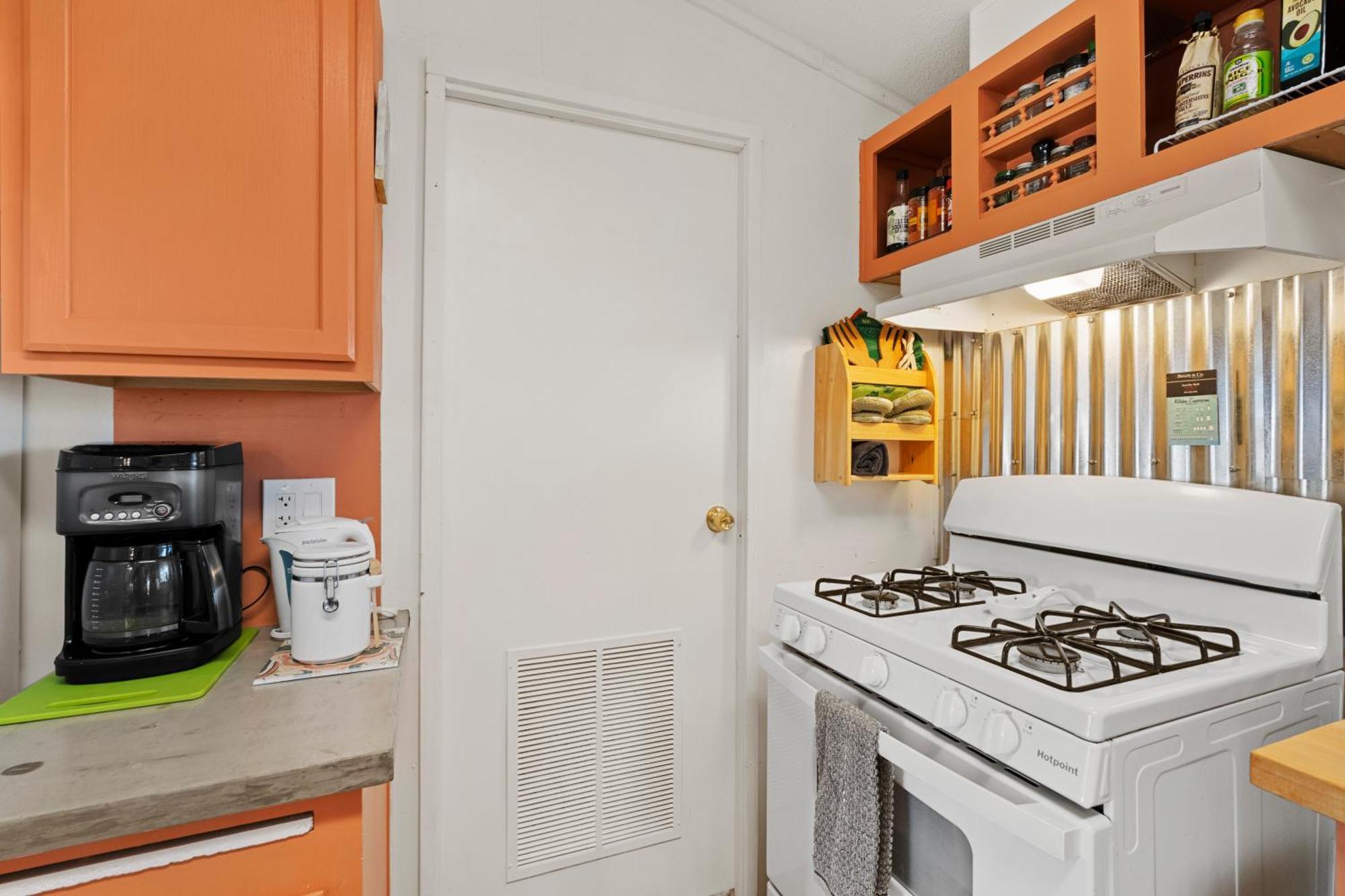 Joshua Tree Sunrises And Sunsets, Hot Tub, Star Gazing, Pet Friendly